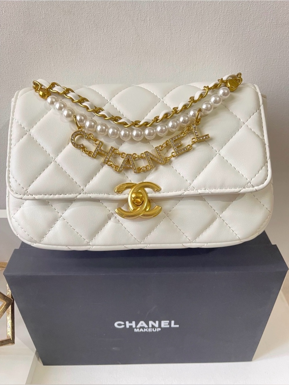 New Novelty White Off Quilted Pearl Accents 
 Crossbody Bag GWP / VIP